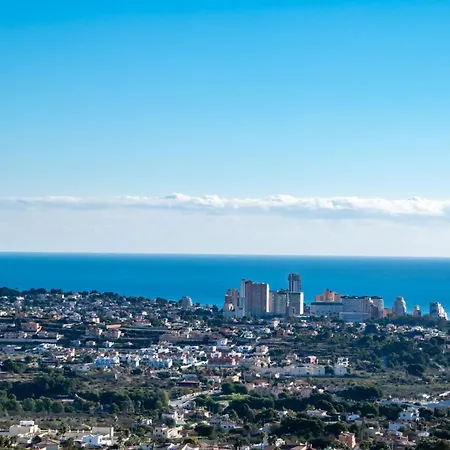 Guzman - Cucarres Villa *