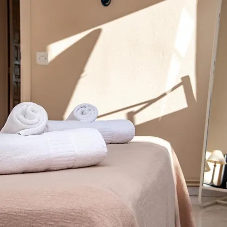 Villa Guzman - Cucarres *