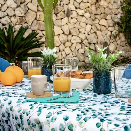 Guzman - Cucarres Villa Calp