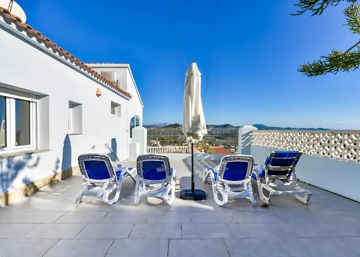 Guzman - Cucarres Willa