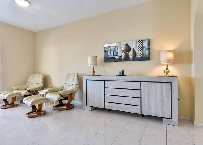 Willa Guzman - Cucarres *