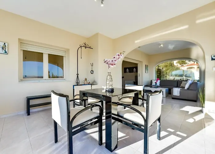 Willa Guzman - Cucarres *