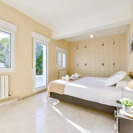 Villa Guzman - Cucarres *