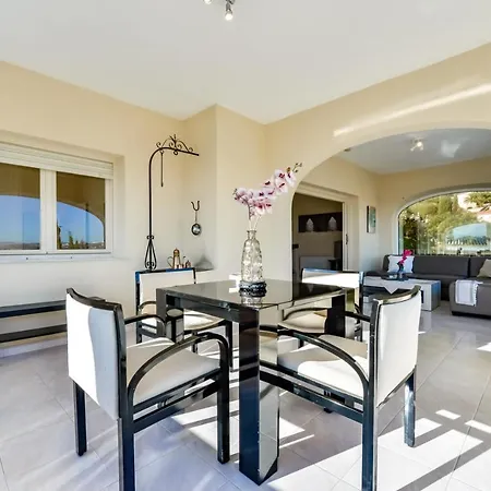 Vila Guzman - Cucarres *