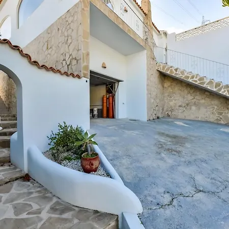 Guzman - Cucarres Villa *