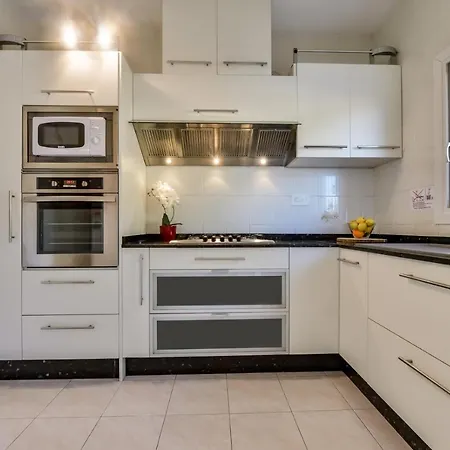 Villa Guzman - Cucarres *