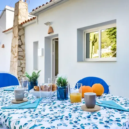 Guzman - Cucarres Villa