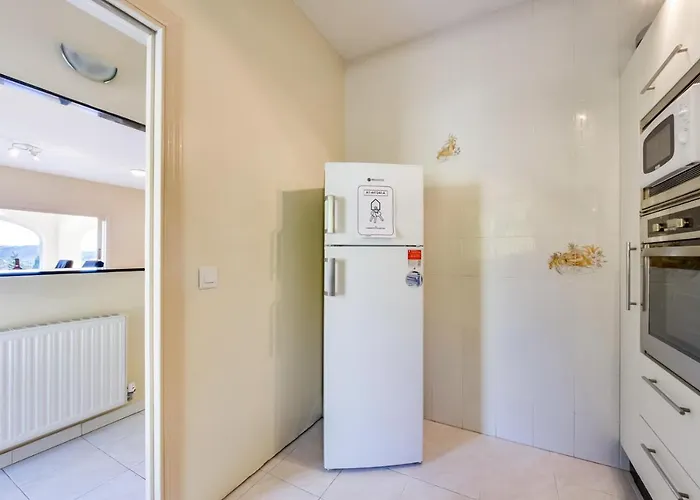 Guzman - Cucarres Vila